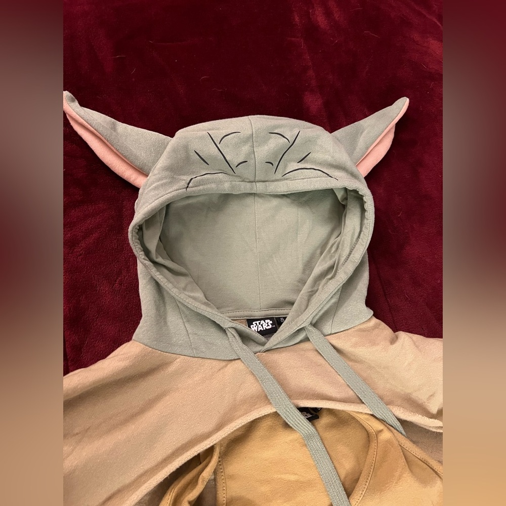 XL women’s Yoda/Grogu hoodie